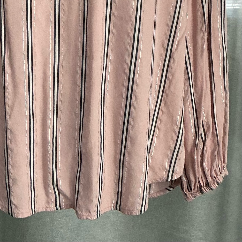 Liz Claiborne Women's Petite Pullover Blouse in pink with striped glitter🇺🇸 - Picture 5 of 7